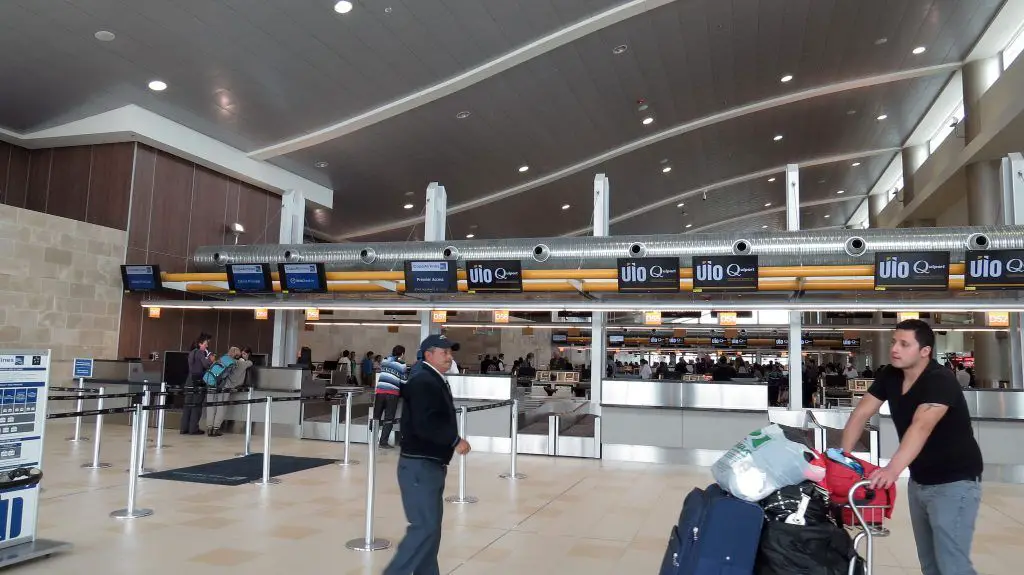 Chequeo de pasajeros Aeropuerto de Quito Tababela