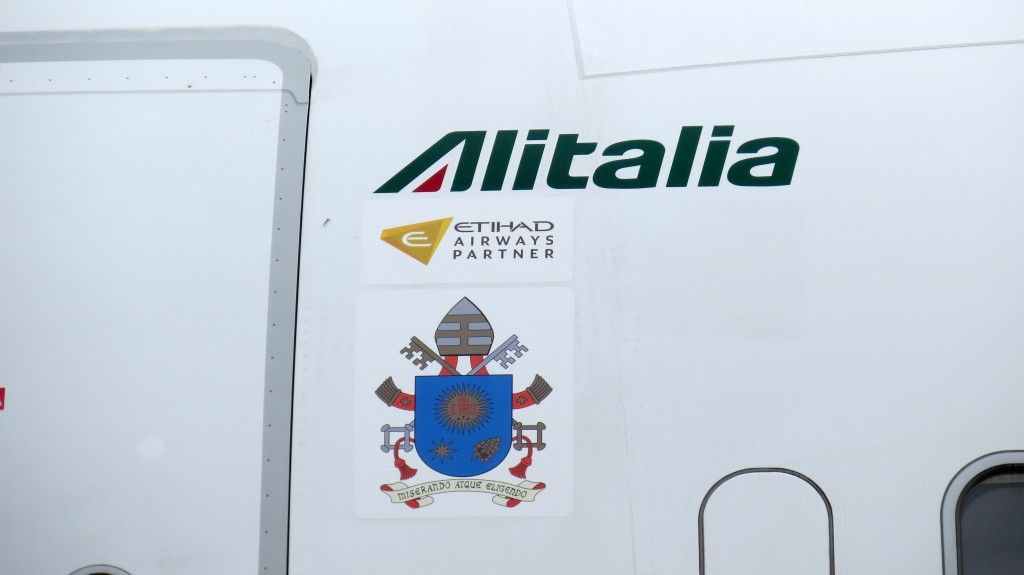 Уплотнители Alitalia, ее партнер Etihad и Ватикан на А330.