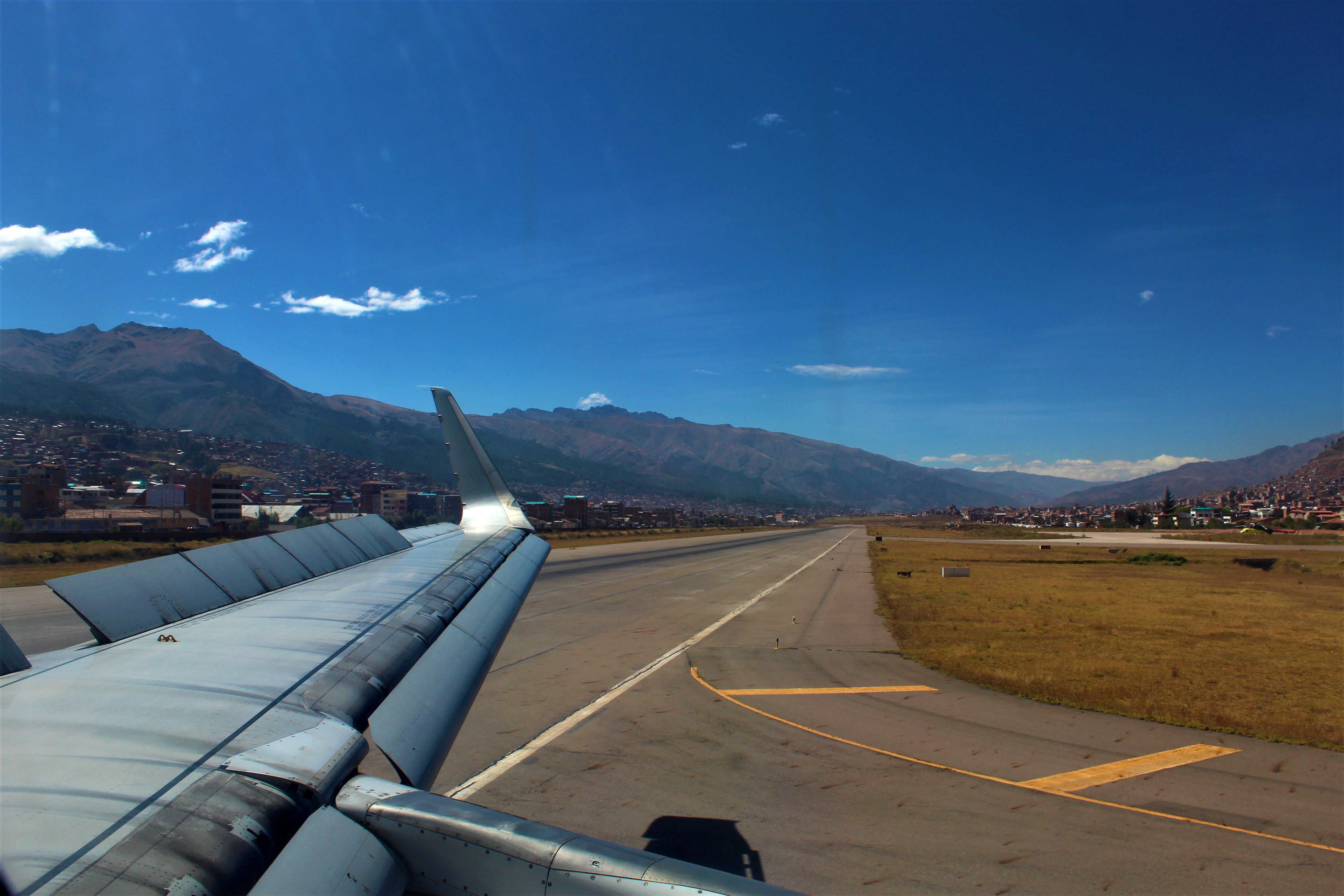 Aeropuerto Internacional de Cusco pista de aterrizaje