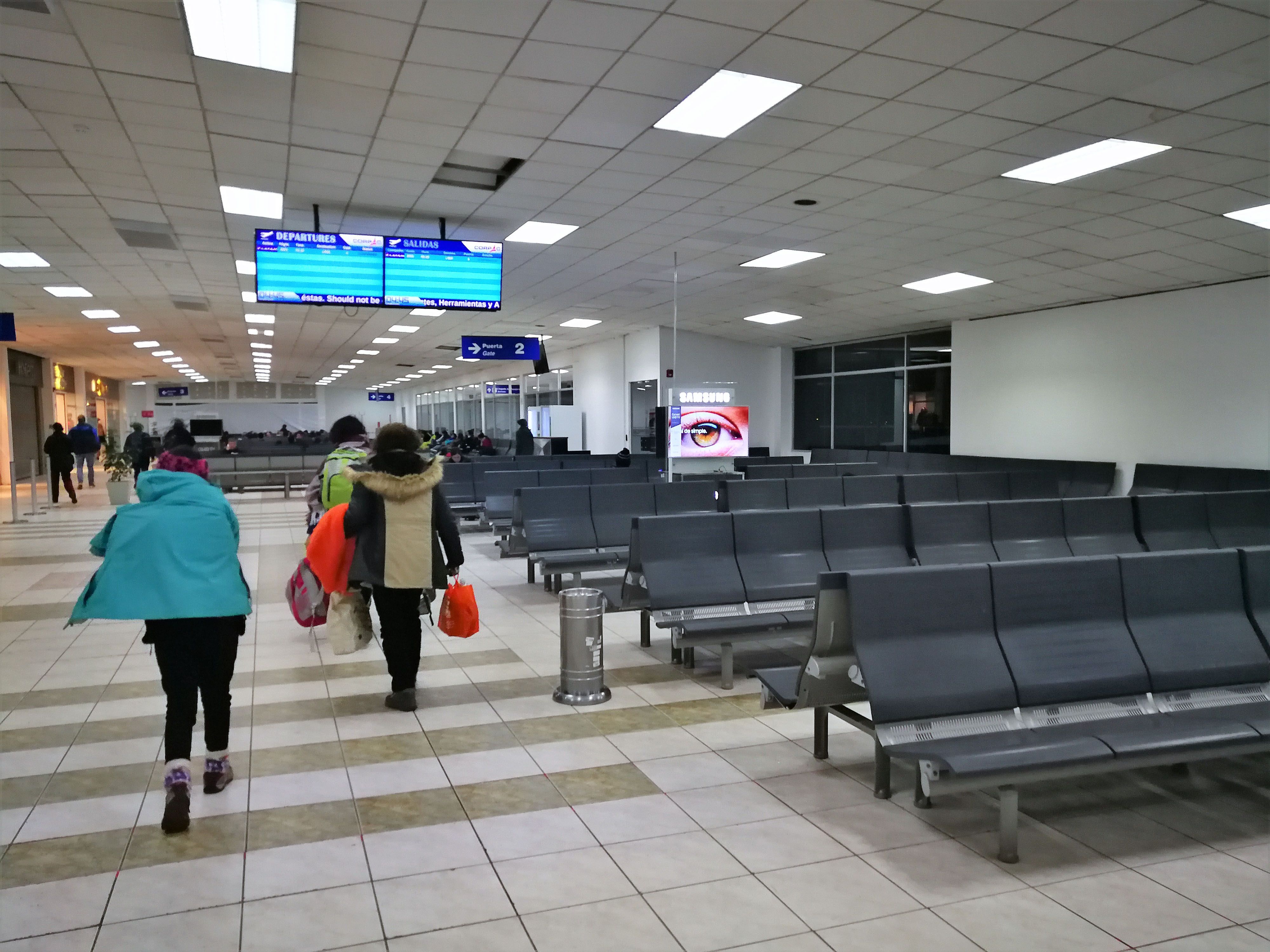 Aeropuerto Internacional de Cusco pista de aterrizaje equipaje chequeo