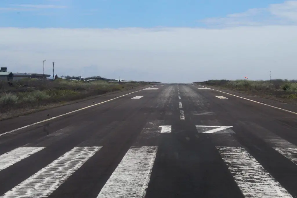 Pista aeropuerto isla San Cristobal Galapagos