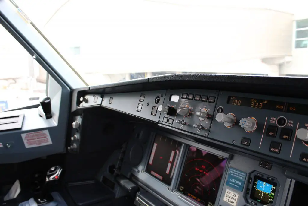 Air Europa ruta Madrid Quito Guayaquil cabina pilotos Airbus A330