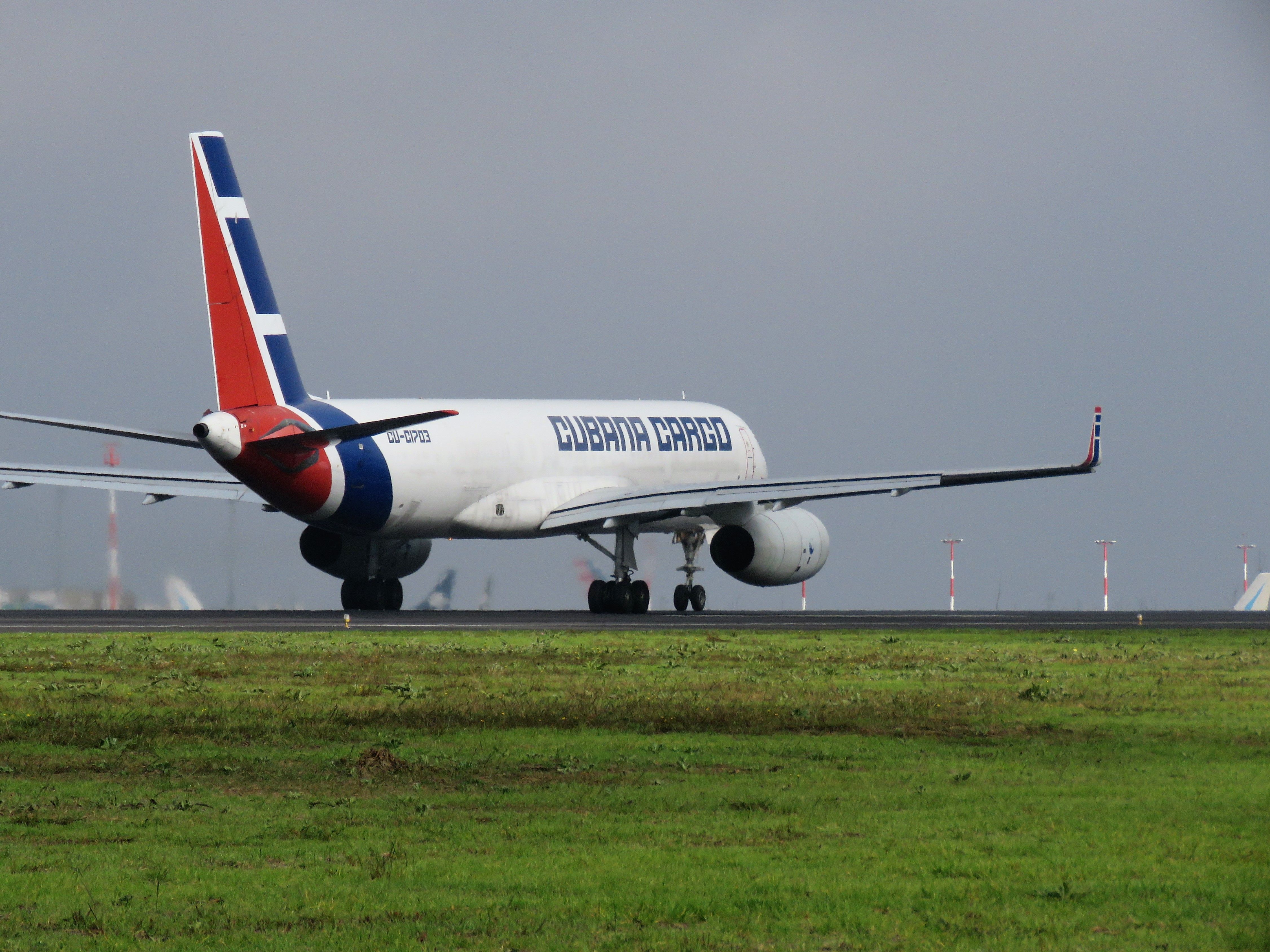 Cubana Cargo despegando del Aeropuerto de Quito Ecuador