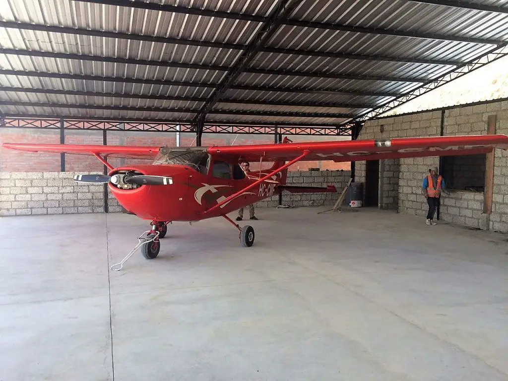 Escuela Ecuatoriana de Aviación Latacunga