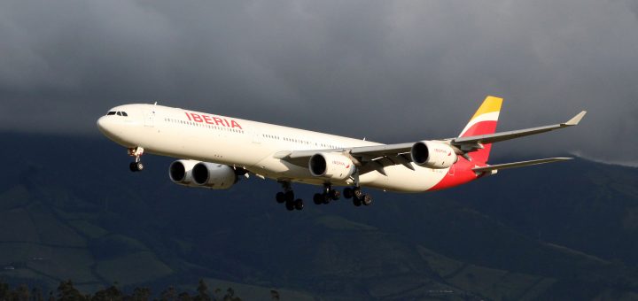 Iberia celebra 50 años volando a Ecuador