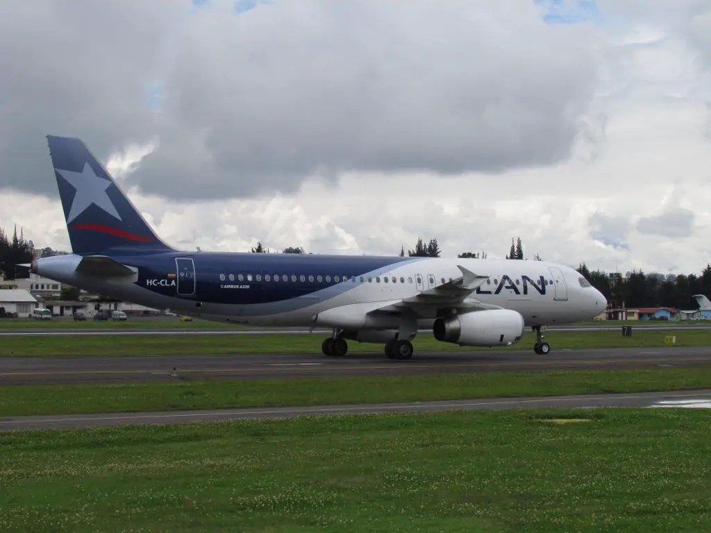 LAN LATAM Ecuador Airbus A320 Quito