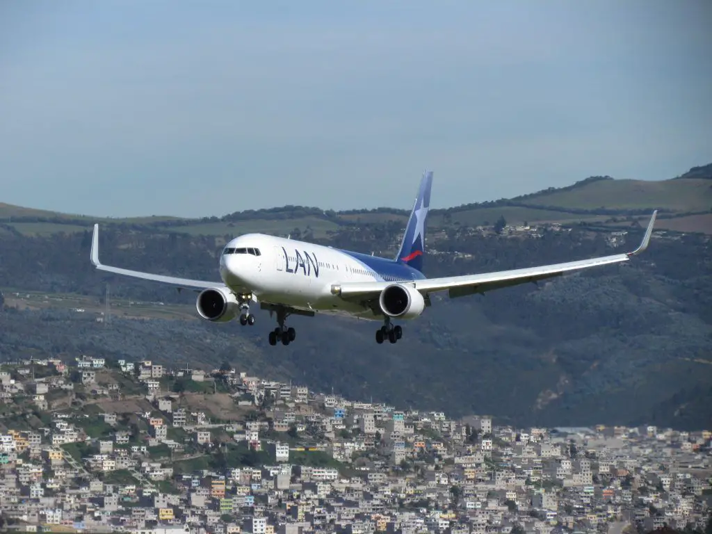 LAN LATAM Ecuador Boeing 767 Quito