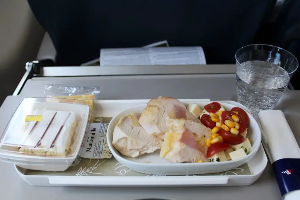 LATAM Airlines Ecuador comida servicio a bordo