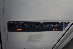 Boeing 737-700 smoke and belt signs