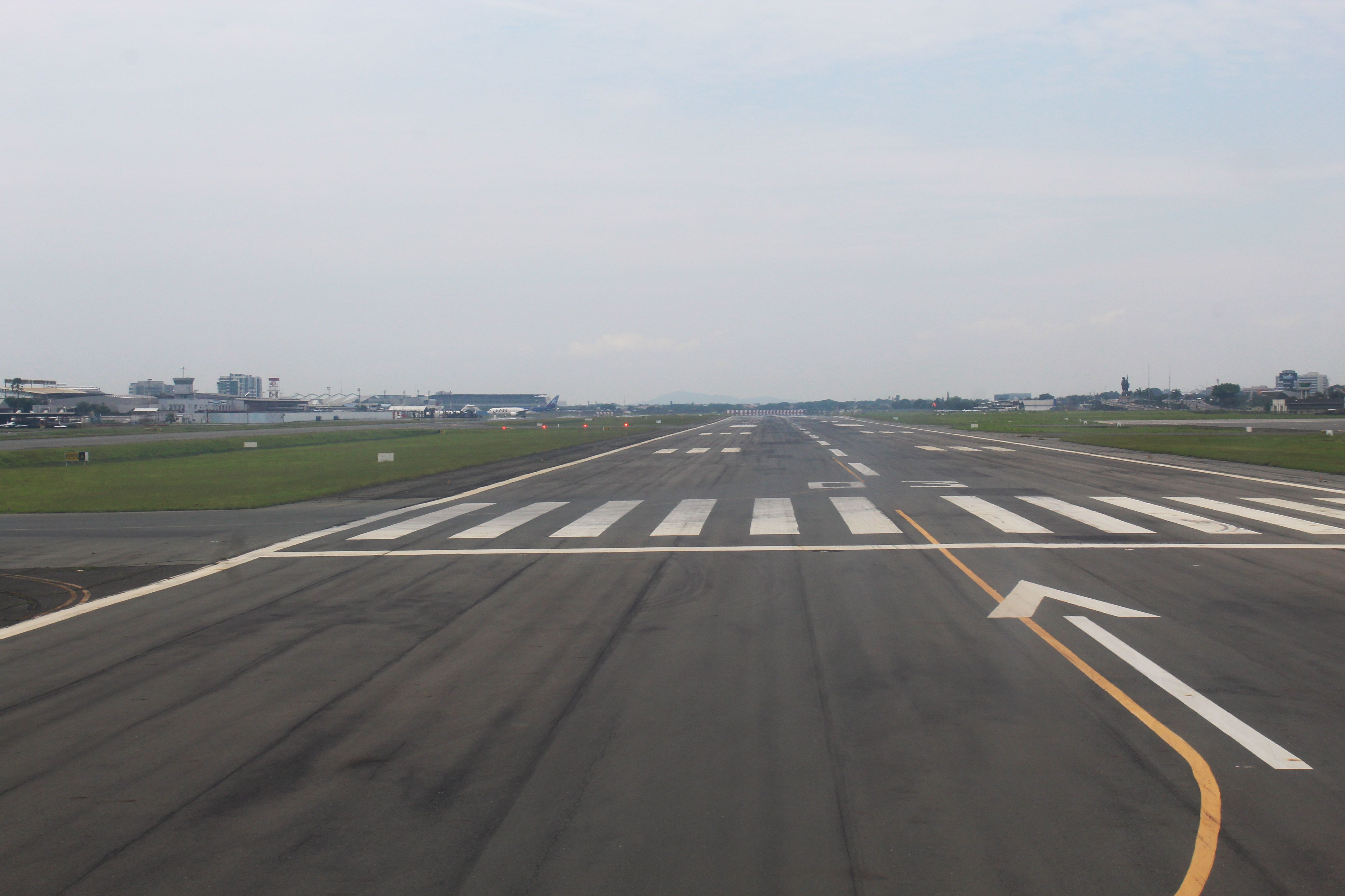 Aeropuerto de Guayaquil pista de aterrizaje nuevo aeropuerto daular