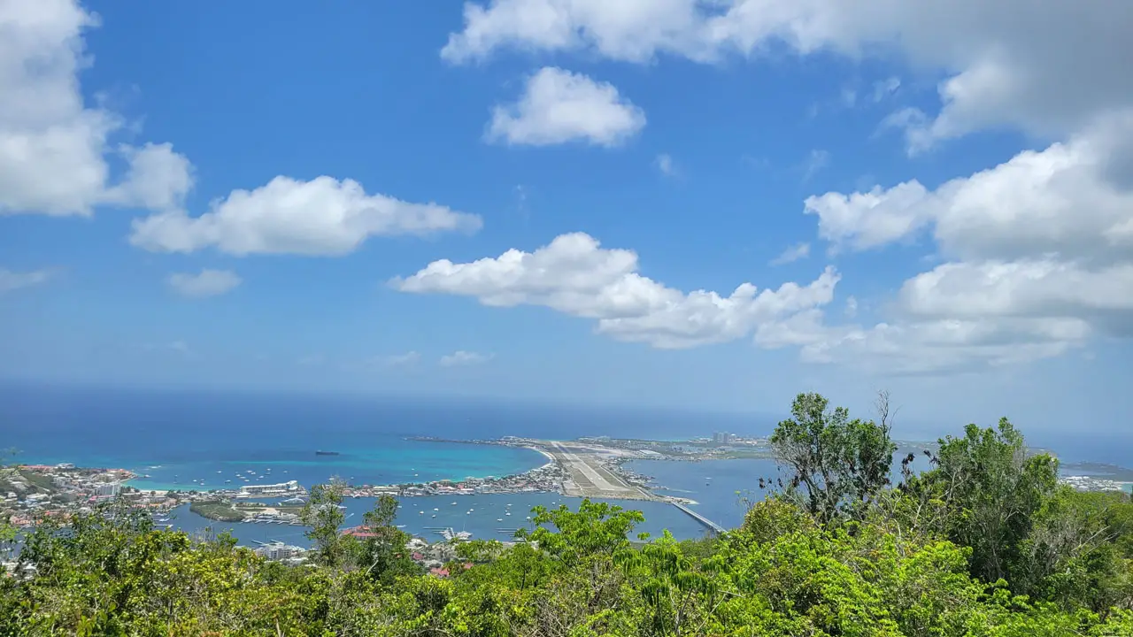 Entry requirements for Sint Maarten » Nicolas Larenas