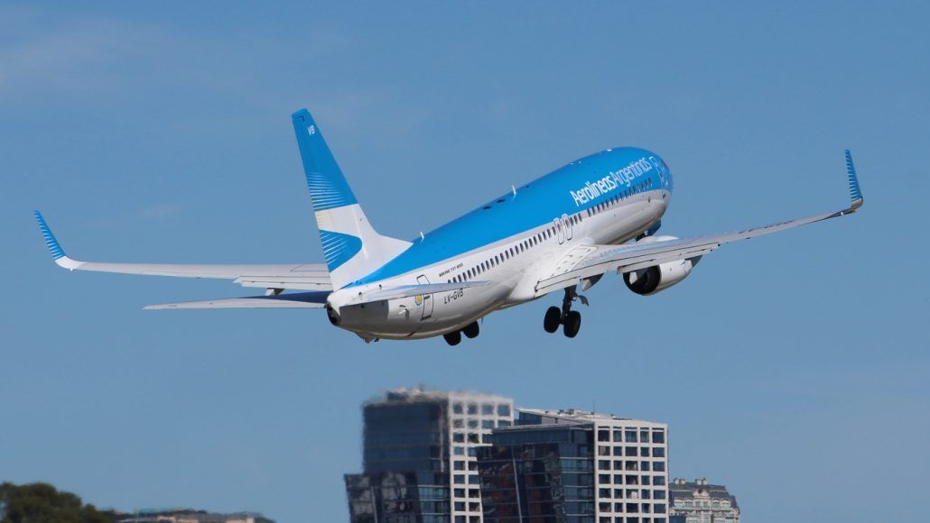 Aerolíneas Argentinas venta privatización aerolínea gobierno Argentina rutas vuelos beneficios desventajas