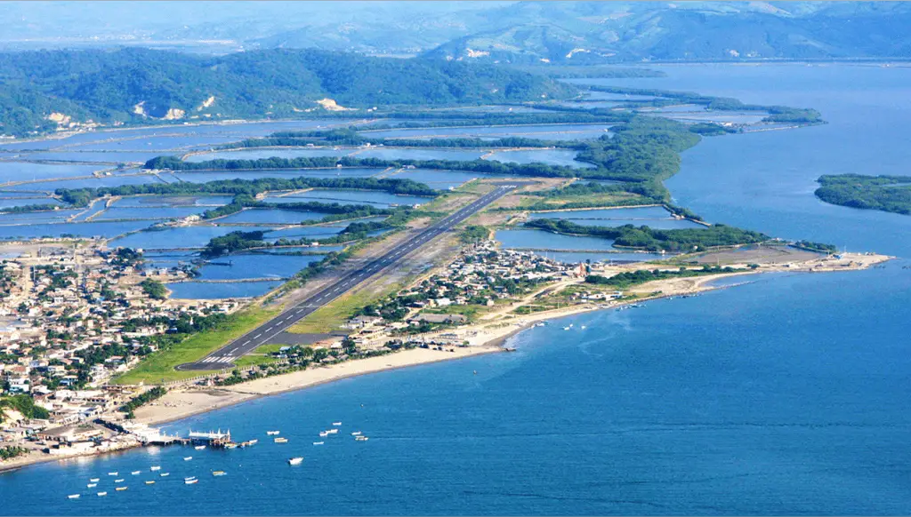 reactivacion aeropuerto de los perales san vicente manabi vuelos importancia turismo economia desastre naturales terremoto