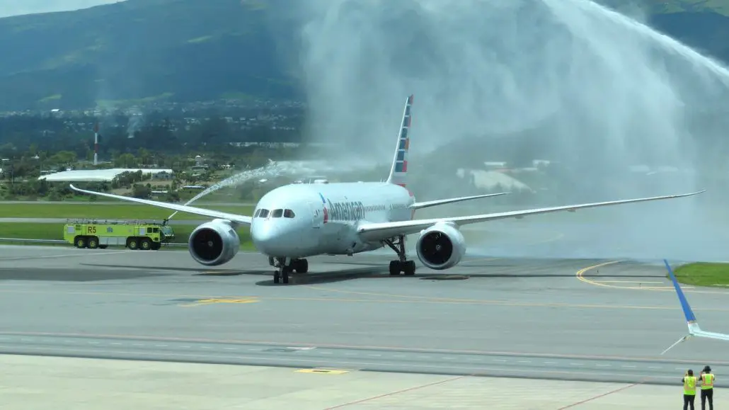American Airlines aniversario operaciones vuelos Quito Guayaquil Aeropuerto Miami aerolinea vuelo ruta rutas destinos horarios precio oficina oficinas ubicaciones historia