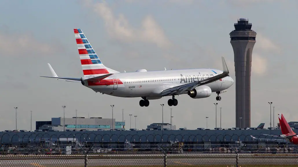 Viasat e Intelsat American Airlines AT T wi-fi gratuito vuelo vuelos ruta servicio aerolinea
