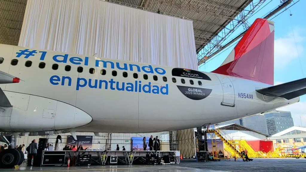 Avianca Airbus A320 N954AV pintura especial Cirium aerolínea más puntual del mundo de 2023