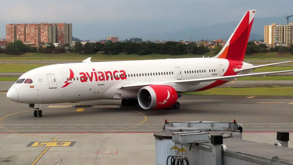 avianca aniversario 10 años vuelos ruta Bogota Londres directo horario itinerario aerolinea avion servicio Boeing 787