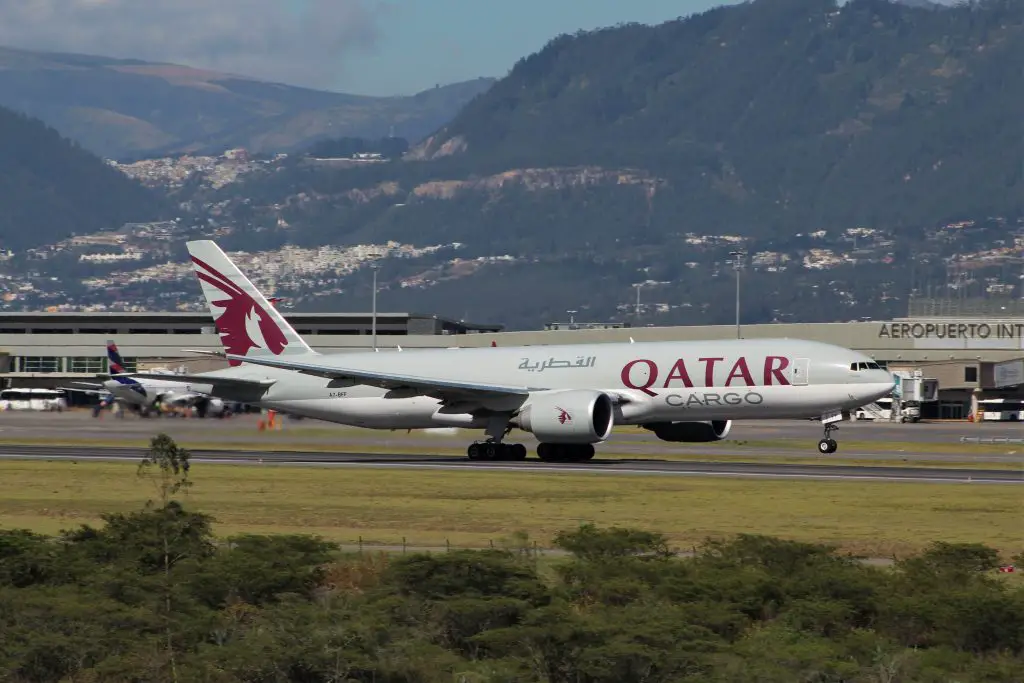 Gobierno de Ecuador busca vuelos de pasajeros con Qatar Airways