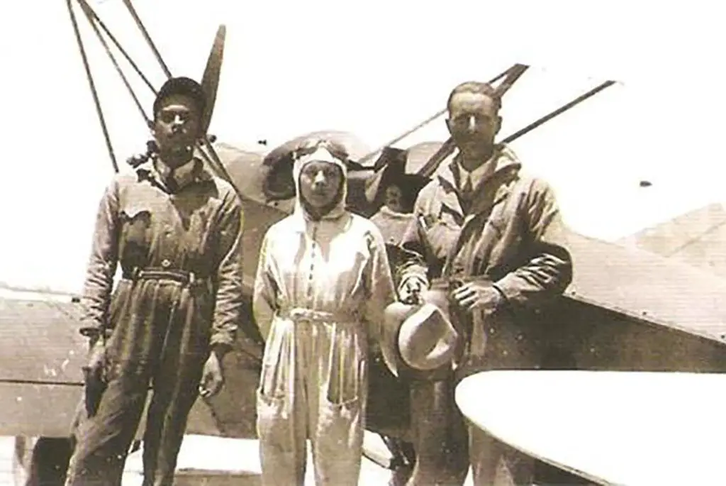 primera mujer sudamericana licencia de piloto aviación Hermelinda Urvina Mayorga Ecuador Ambato pionera mujeres en aviacion