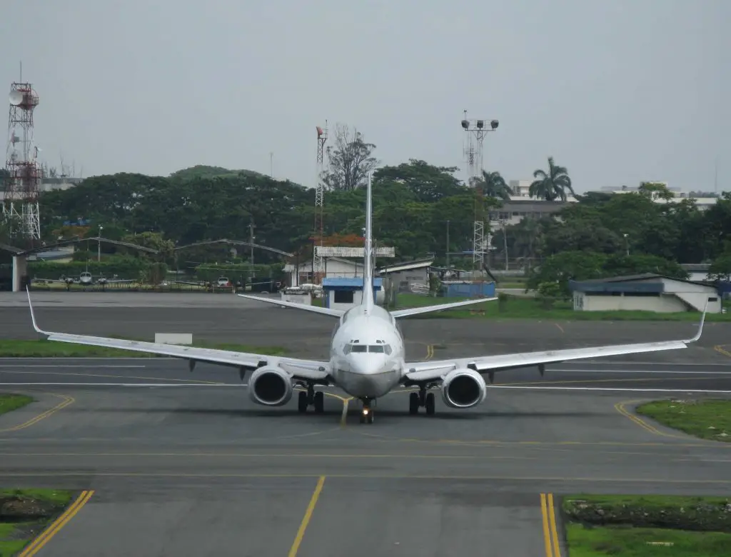 Aerolíneas del Ecuador AEROEC se queda sin pista