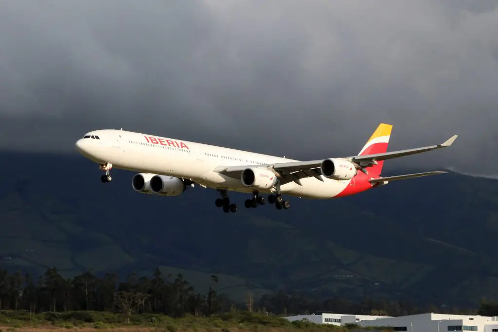 Iberia celebra 50 años volando a Ecuador