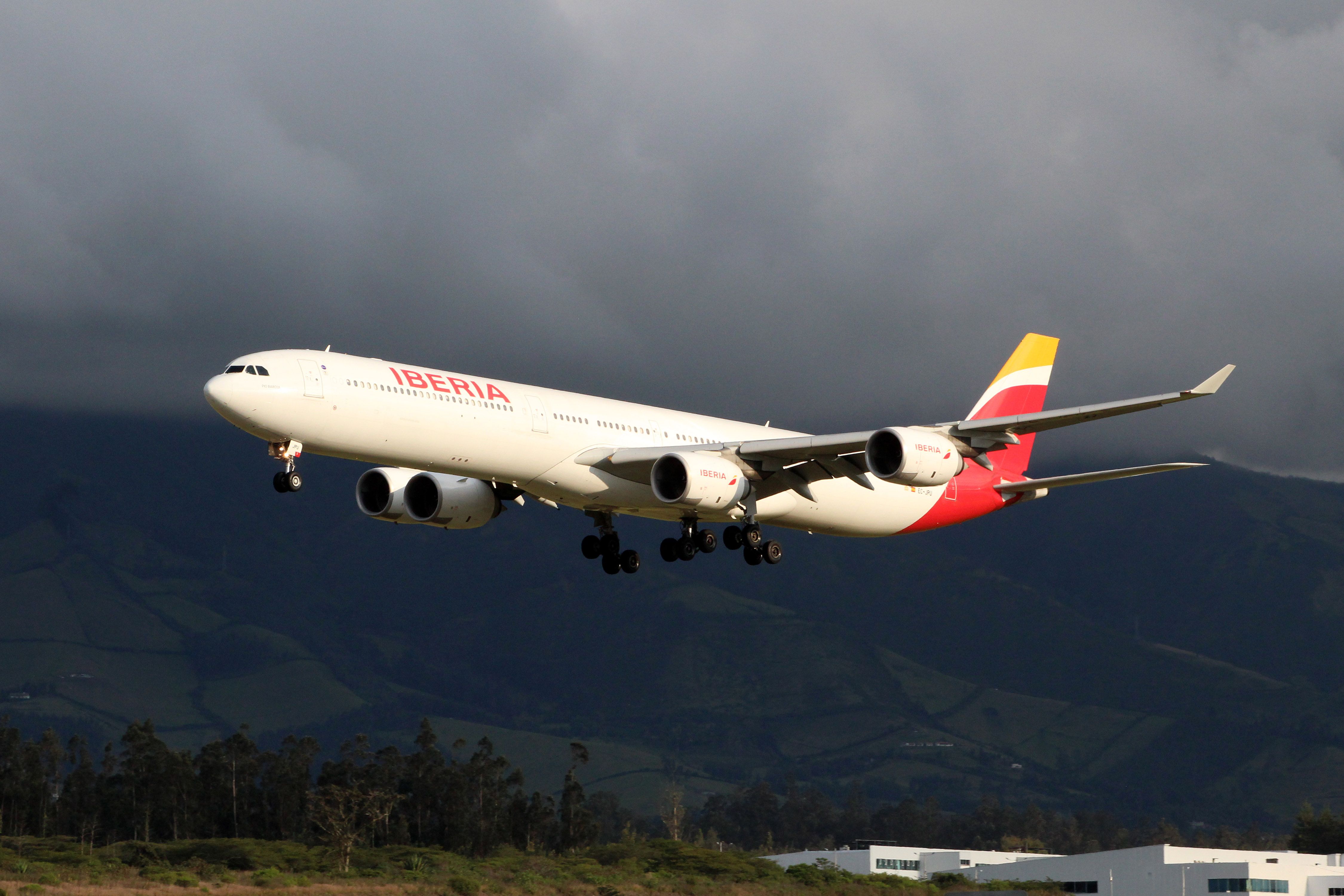 Iberia Feiert 50 Jahre Nach Ecuador Fliegen Nicolas Larenas