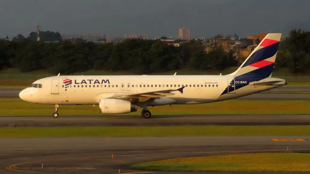 LATAM Airlines servicio a cliente servicio abordo 5 estrellas premios APEX