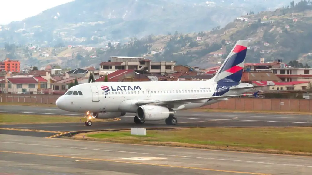 LATAM Ecuador vuelo vuelos ruta rutas destino destinos Cuenca Guayaquil Nueva York conexion horarios precios itinerario frecuencias aerolinea aeropuerto