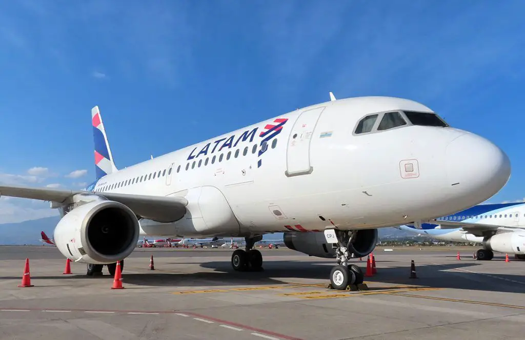 Latam Guayaquil Bogotá vuelos vuelo ruta itinerario horarios precio costo Ecuador colombia
