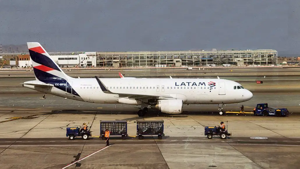 LATAM Peru Airlines suspende vuelos ruta itinerario horarios Peru Venezuela Lima Caracas Maiquetia