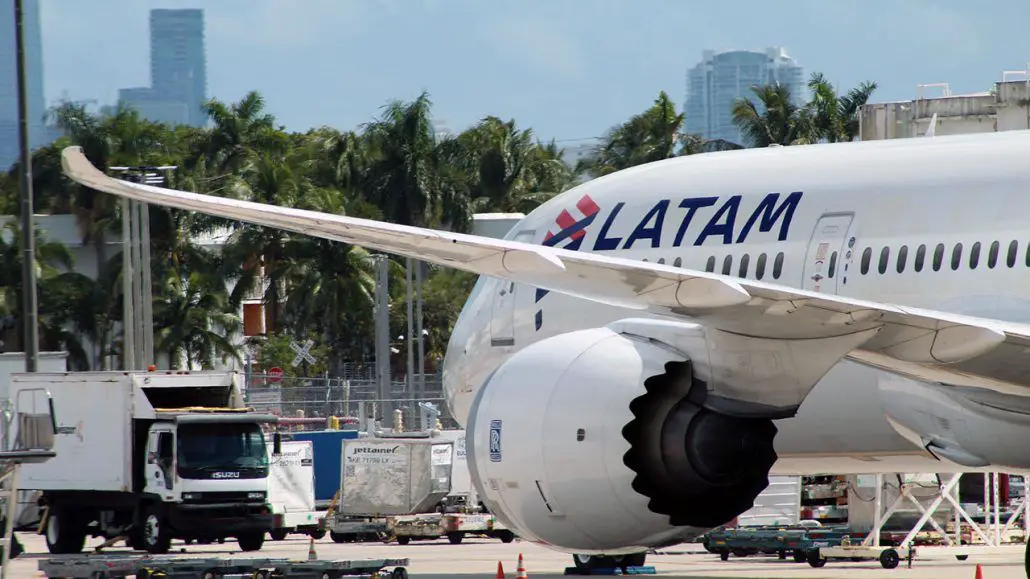 LATAM Brasil vuelos vuelo Sao Paulo Amsterdam Bruselas Ciudad del Cabo Caldav Novas Campina Grande Juiz de Fora Uberaba
