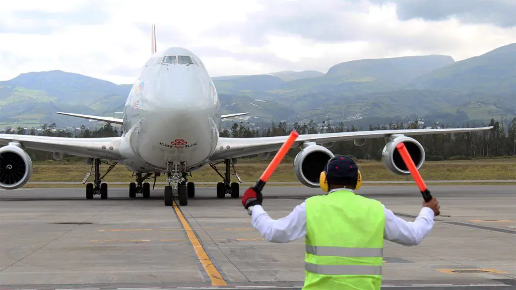 récord flores aeropuerto de quito san valentin 2024