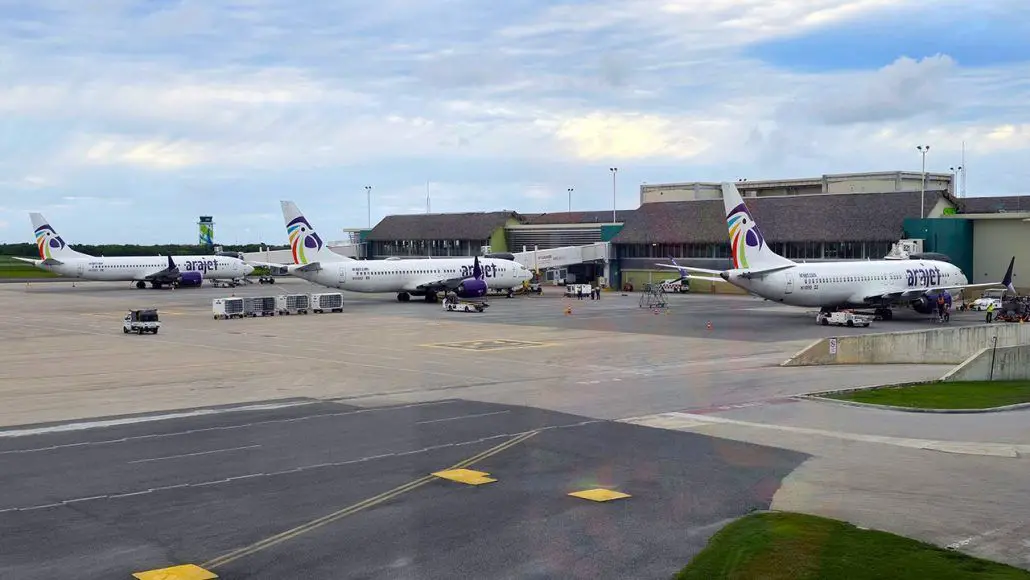 aeropuerto internacional de Punta Cana aerolineas vuelos destinos rutas restaurantes duty free salas vip piscina