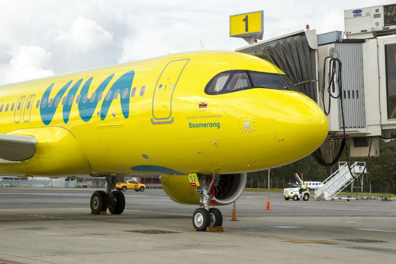 VIVA suspende todos sus vuelos Aerolínea Viva air suspende vuelos cancela vuelos operaciones Colombia Perú Argentina Costa Rica México Brasil Medellín Cali Bogotá compensación boletos pasajes aerocivil