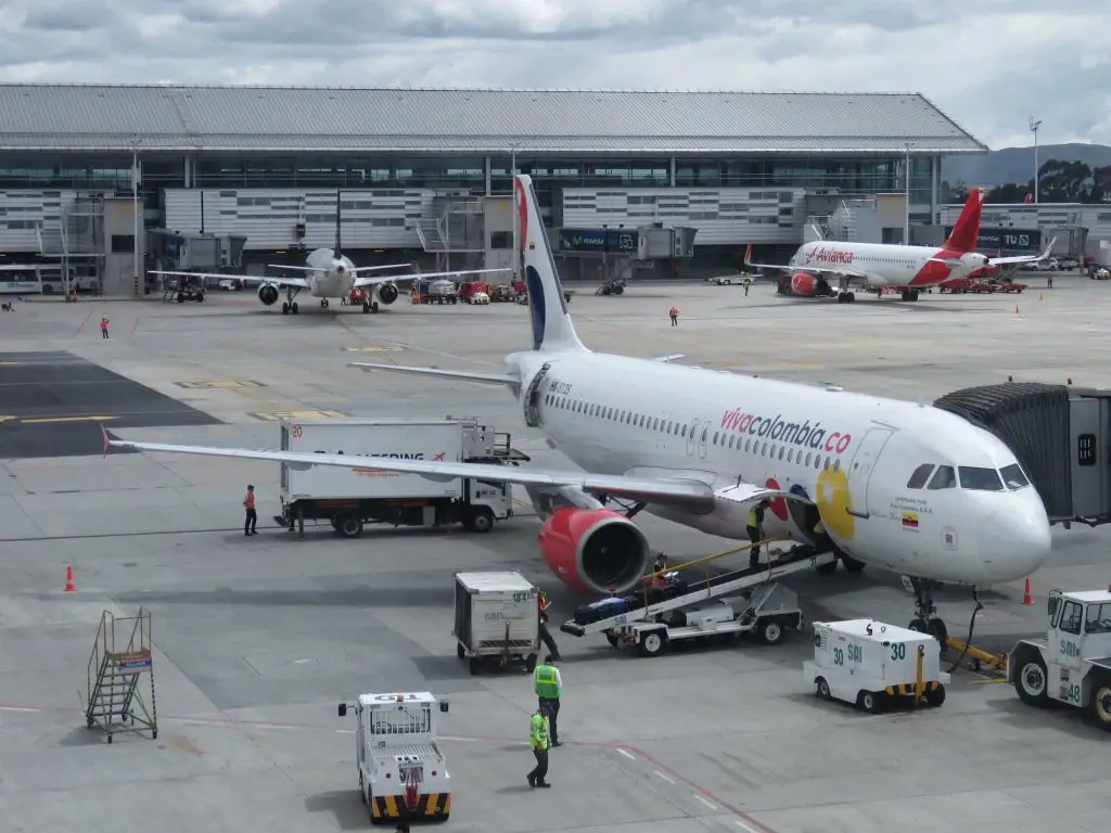 Volando con VivaColombia