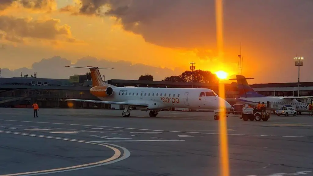 Sarpa flights Ecuador quito guayaquil esmeraldas lago agrio cali medellin