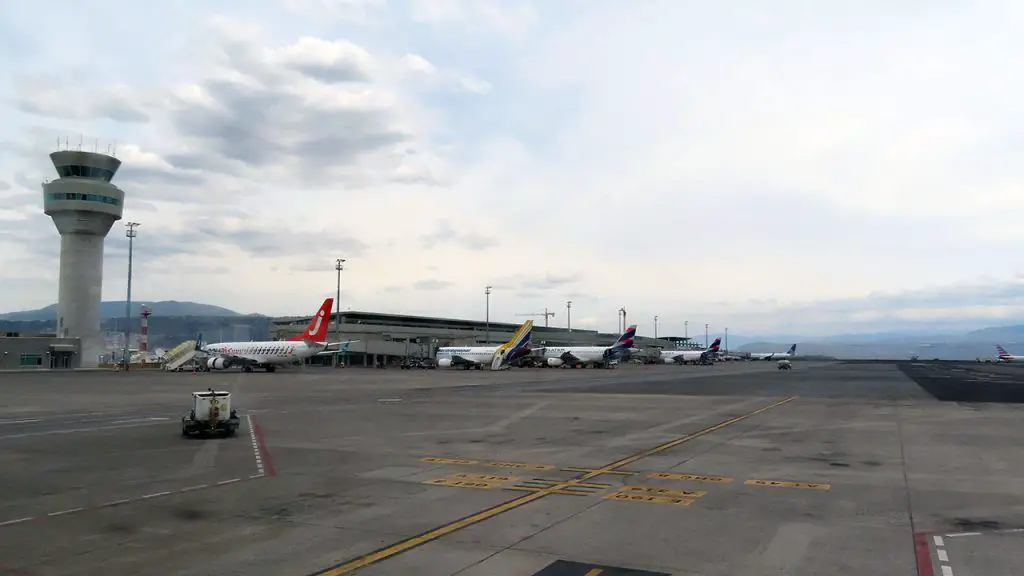 quito airport passengers statistics flights users 2023 national international airlines