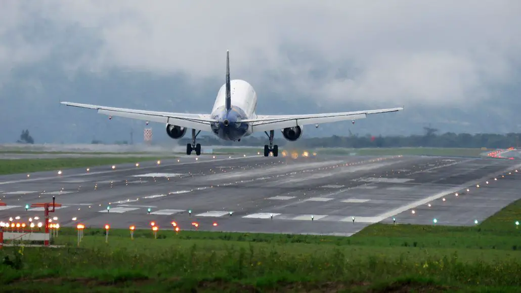 MARISCAL SUCRE QUITO AUTRÉALITÉ AUTERAL OPÉRATIONS FOULES VOLS PISTANCE PRÉVERVE AVECEACEEAS DESTINATIONS ITITES