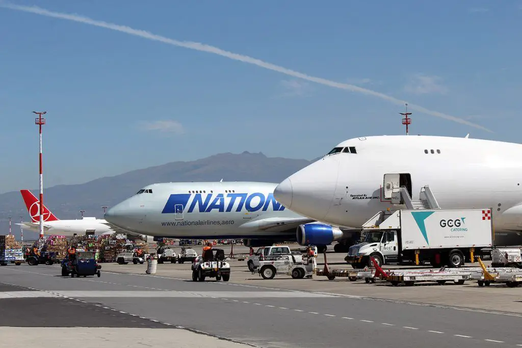 Aeropuerto Quito hub carga. aerea vuelos