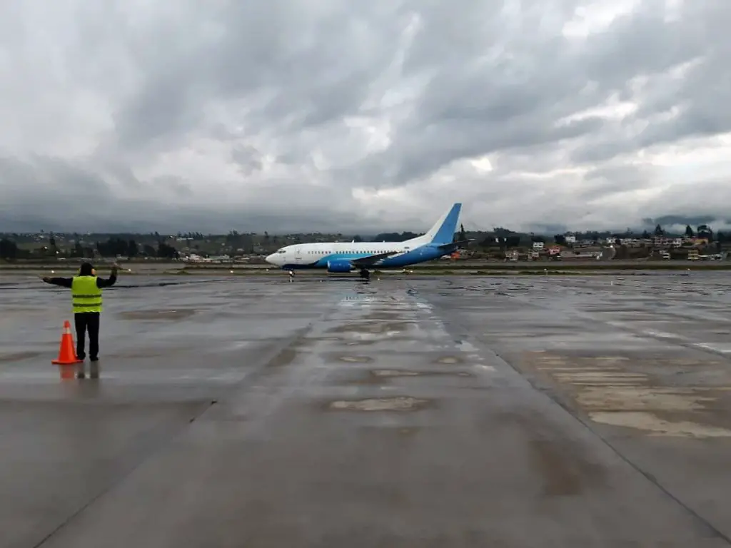 Aeroregional Boeing 737-500 HC-CUH