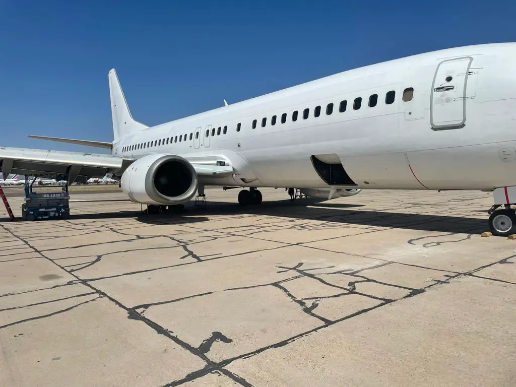 aeroregional boeing 737-400 hc-cwg