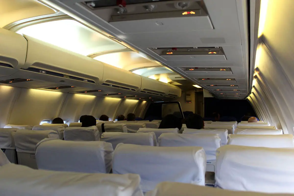 aeroregional vuelo inaugural ruta cuenca quito guayaquil boeing 737