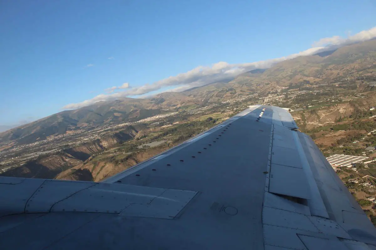 aeroregional vuelo inaugural ruta cuenca quito guayaquil boeing 737