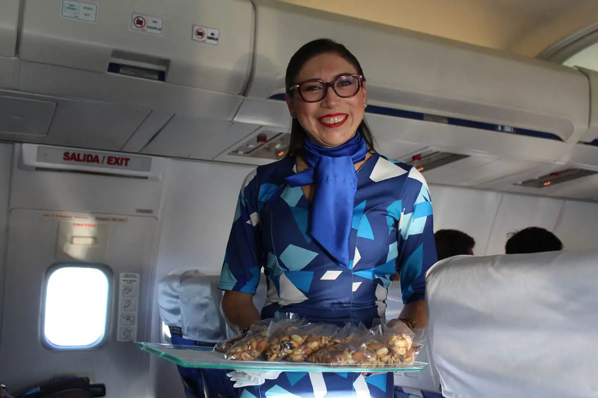 aeroregional vuelo inaugural ruta cuenca quito guayaquil boeing 737