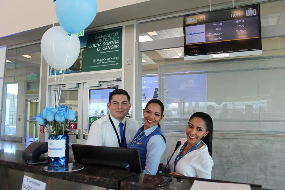 aeroregional vuelo inaugural ruta cuenca quito guayaquil boeing 737
