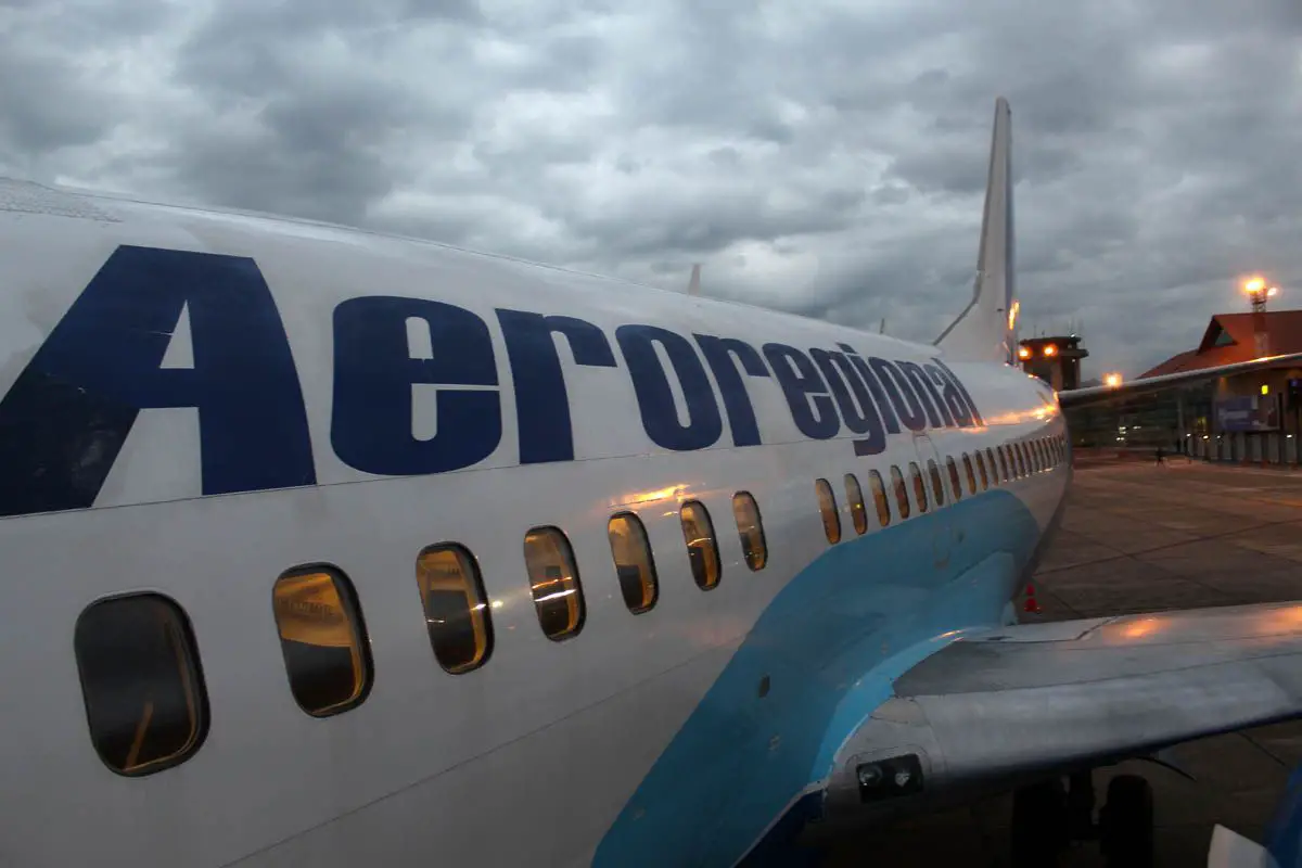 aeroregional vuelo inaugural ruta cuenca quito guayaquil boeing 737