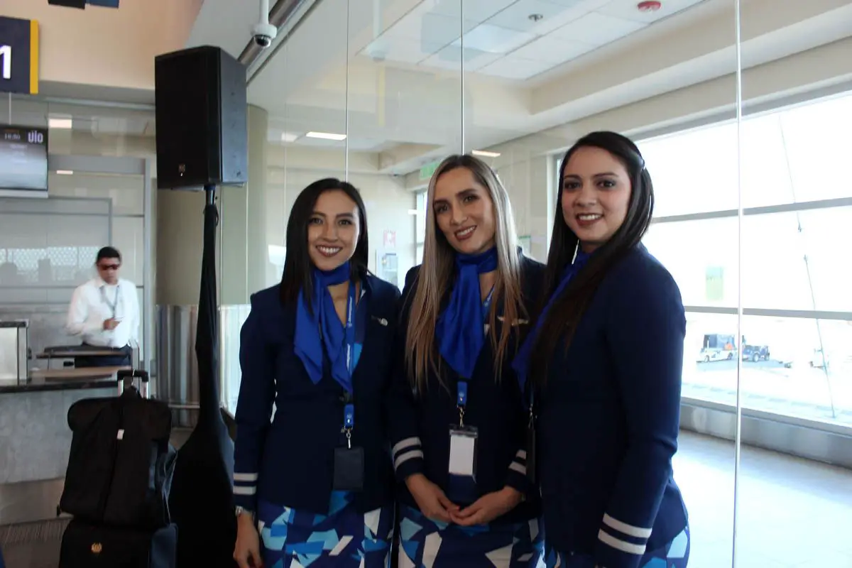 aeroregional vuelo inaugural ruta cuenca quito guayaquil boeing 737