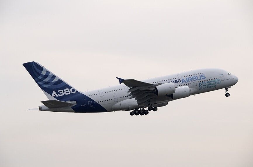 Primer vuelo de Airbus A380 con 100% combustible SAF primer a380 vuelo saf sustanable aviation fuel combustible sostenible de aviacion