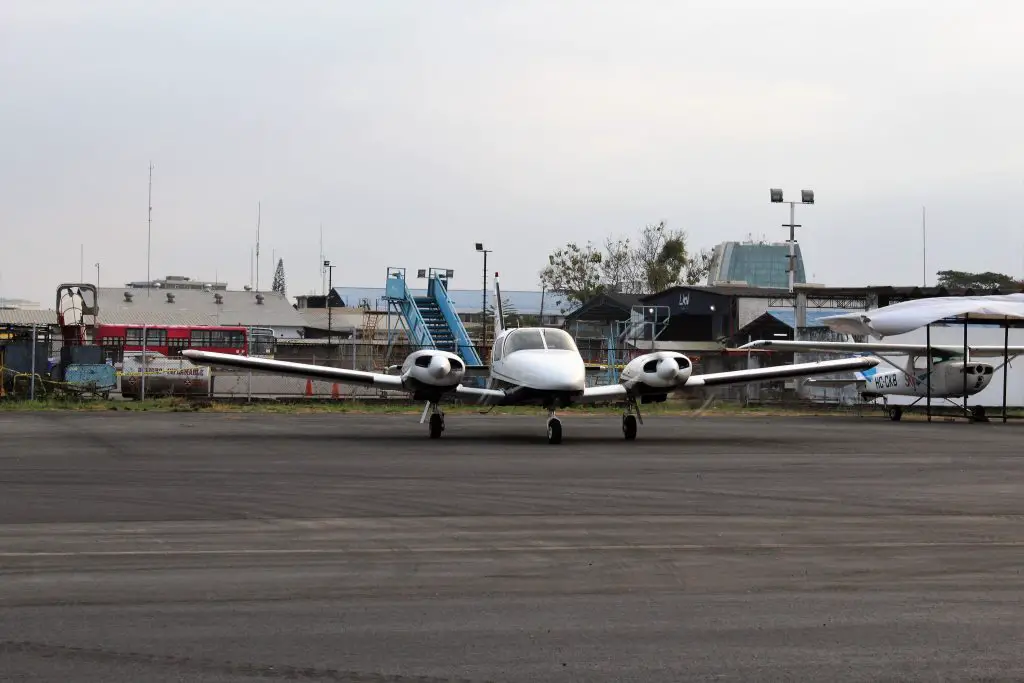 Vuelos interislas en Galápagos - Fly Galapagos AIRZAB
