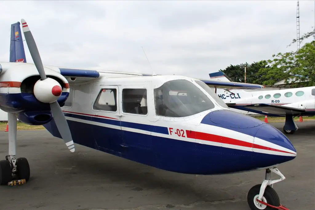 Inter-island flights in Galapagos - Alpha Wings